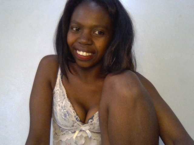 Coquinelara live cam on BongaCams