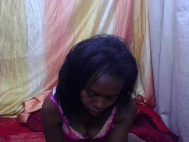 Coquinelara live cam on BongaCams