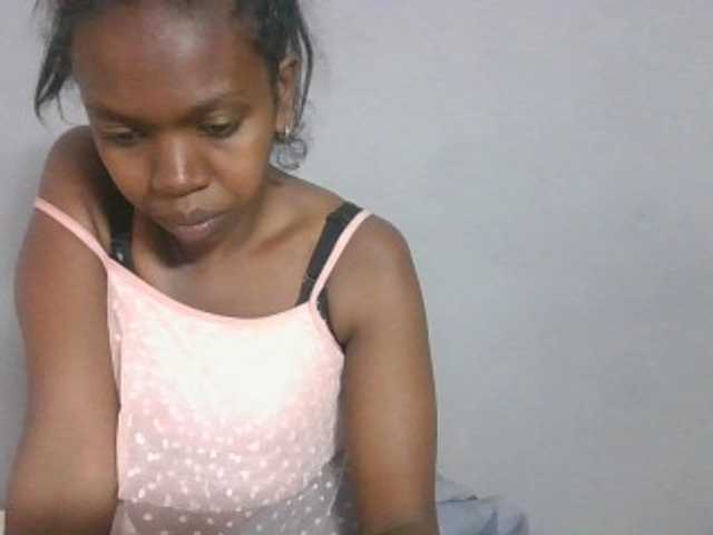 Coquinelara live cam on BongaCams