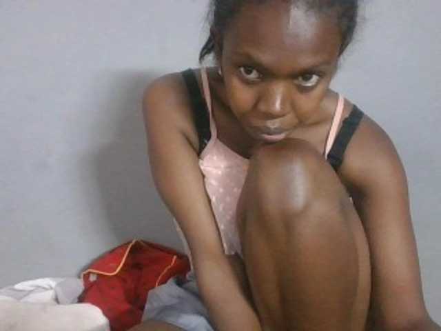 Coquinelara live cam on BongaCams