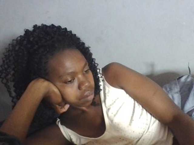 Coquinelara — live female cam
