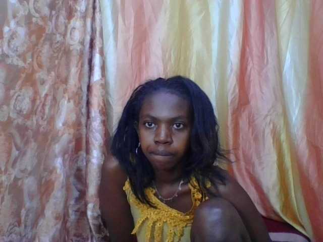 Coquinelara live cam on BongaCams