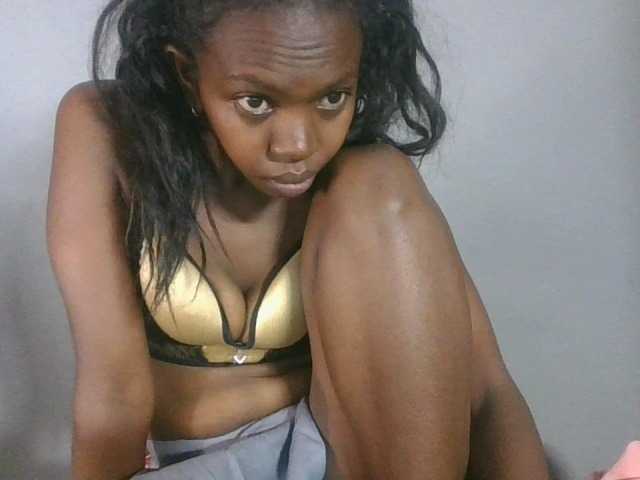 Coquinelara live cam on BongaCams