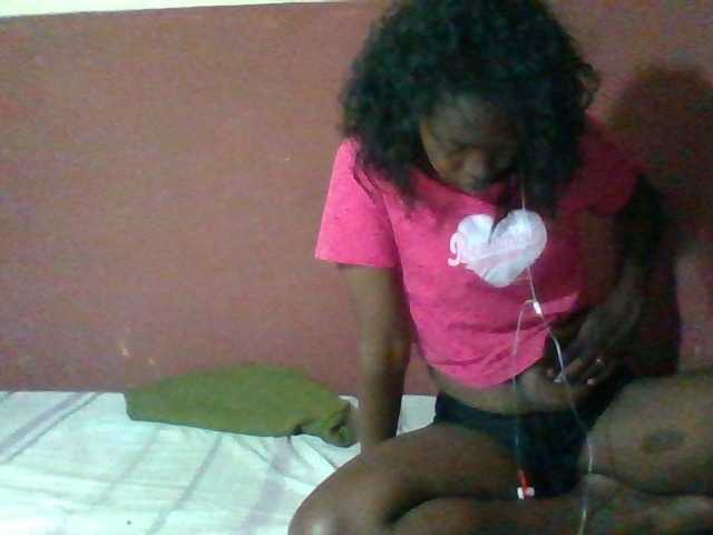 Coquinelara live cam on BongaCams