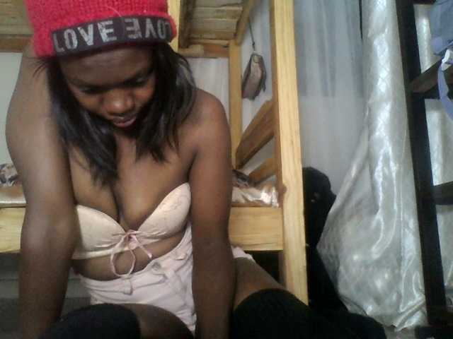 Coquinelara live cam on BongaCams