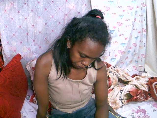 Coquinelara live webcam show