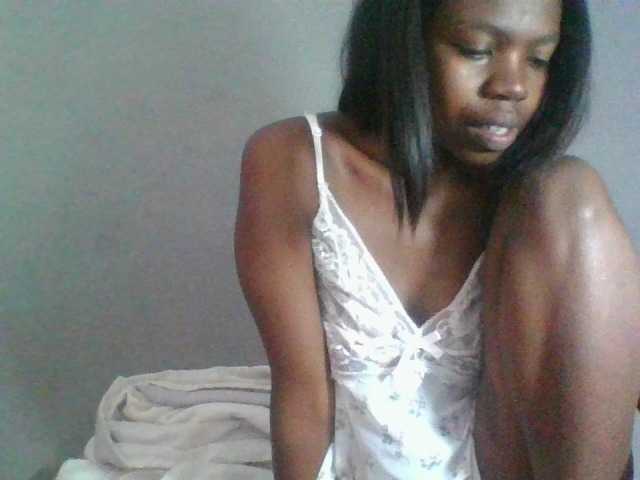 Coquinelara live cam on BongaCams