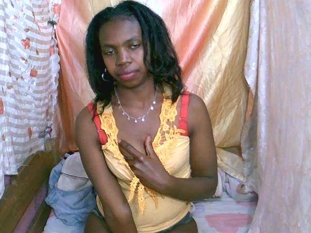 Coquinelara live cam on BongaCams