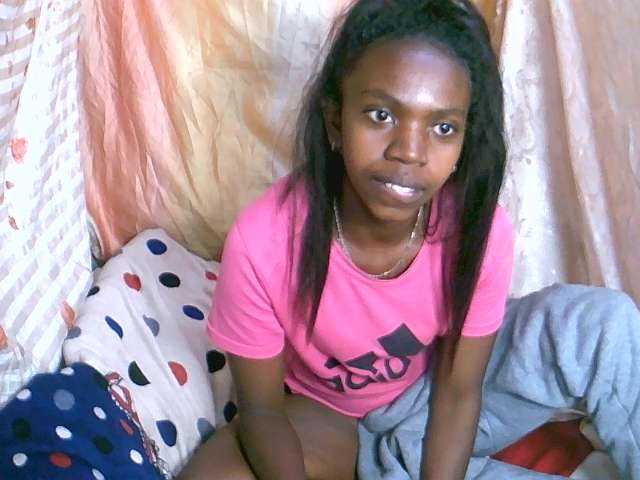 Coquinelara live cam on BongaCams