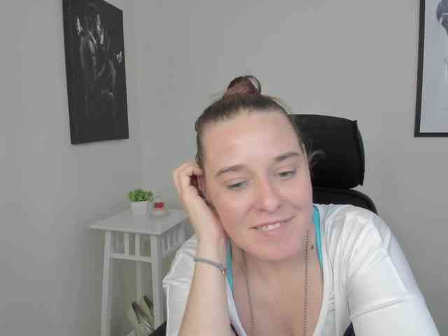 LadyAlessa webcam