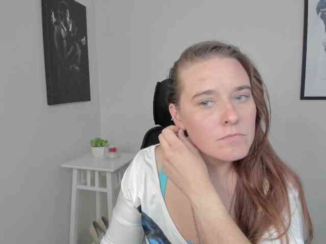 LadyAlessa webcam