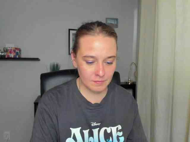 LadyAlessa webcam