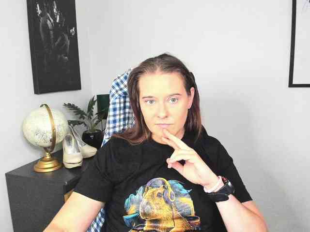 LadyAlessa webcam