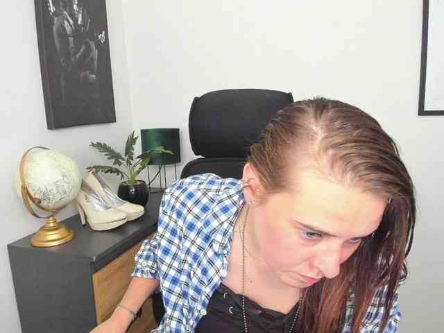 LadyAlessa webcam