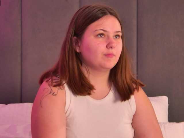 MireyaLin live webcam show