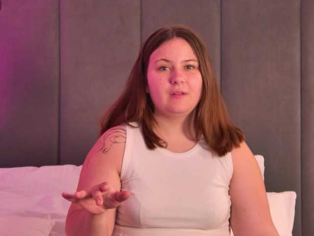 MireyaLin live webcam show