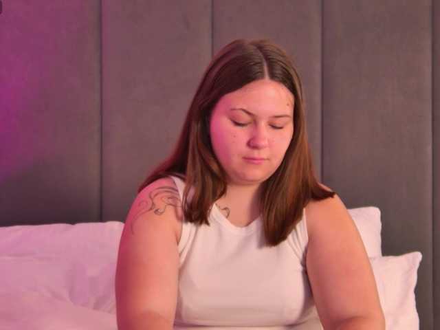 MireyaLin live webcam show