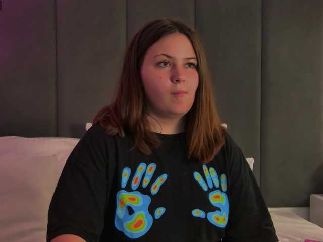 MireyaLin live webcam show