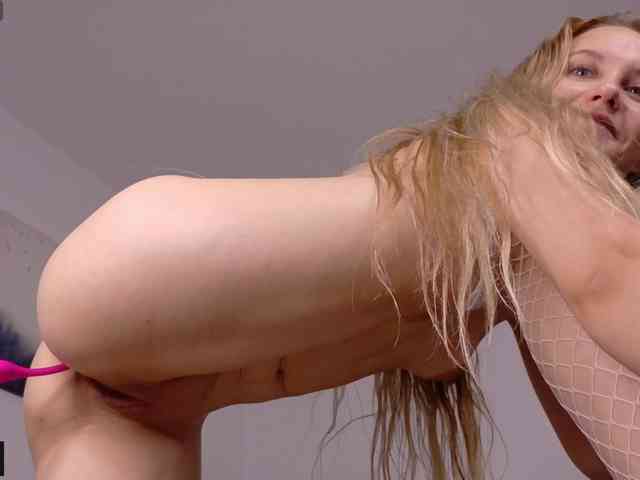IceBlueBabe Sex Cam Show