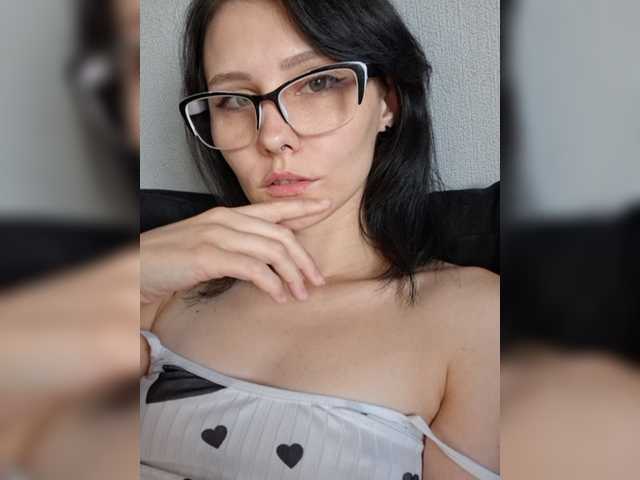 EnaVladiaa live cam on BongaCams