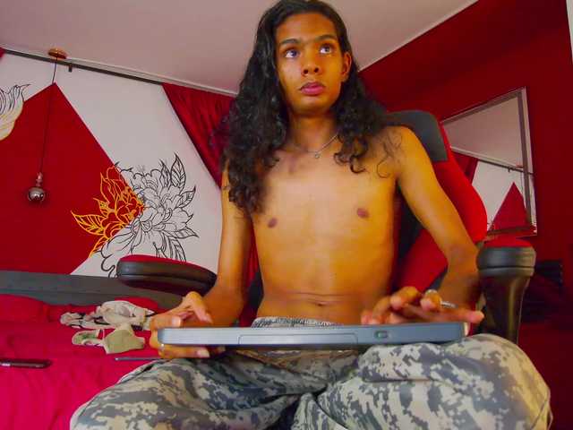Maxi-max0 live webcam show