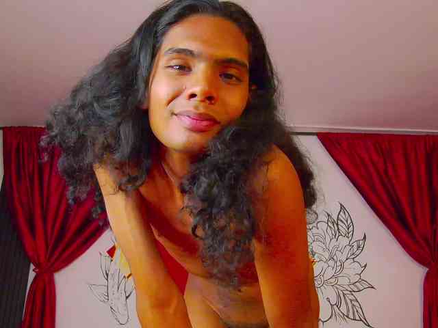 Maxi-max0 Live Webcam on BongaCams