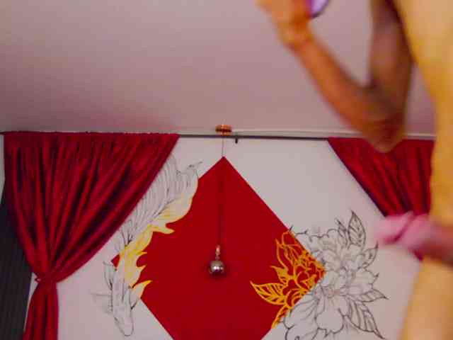 Maxi-max0 Live Webcam on BongaCams