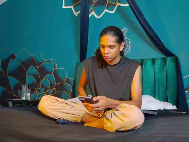 Maxi-max0 Sex Cam Show