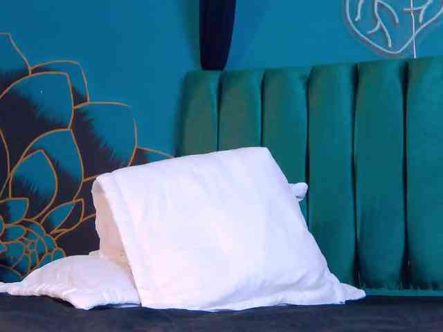 Maxi-max0 Sex Cam Show
