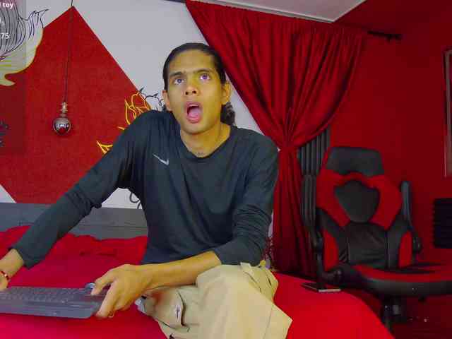 Maxi-max0 Live Webcam on BongaCams