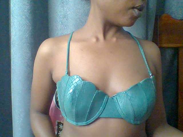 Hotchille live cam on BongaCams