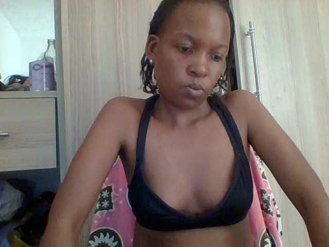 Hotchille live cam on BongaCams