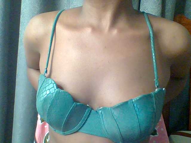 Hotchille live cam on BongaCams