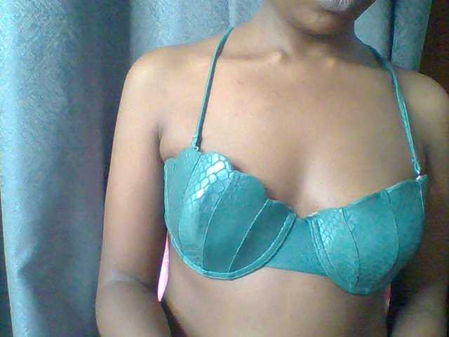 Hotchille live cam on BongaCams