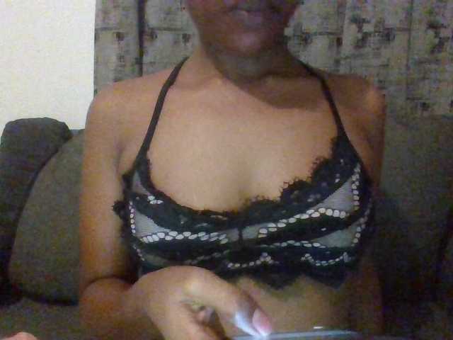 Hotchille live cam on BongaCams