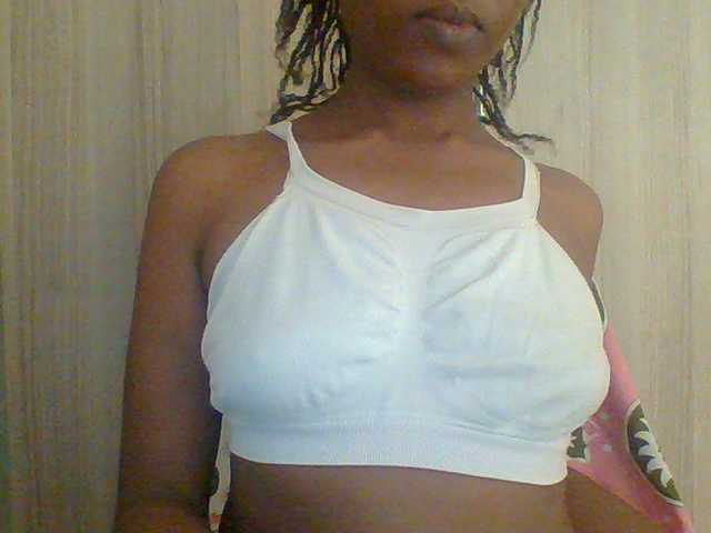 Hotchille live cam on BongaCams