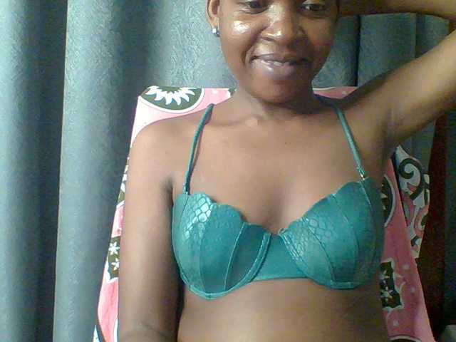 Hotchille live cam on BongaCams