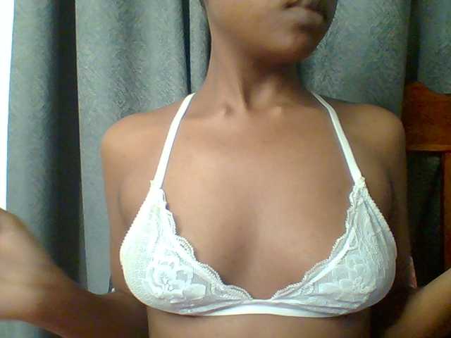 Hotchille live cam on BongaCams