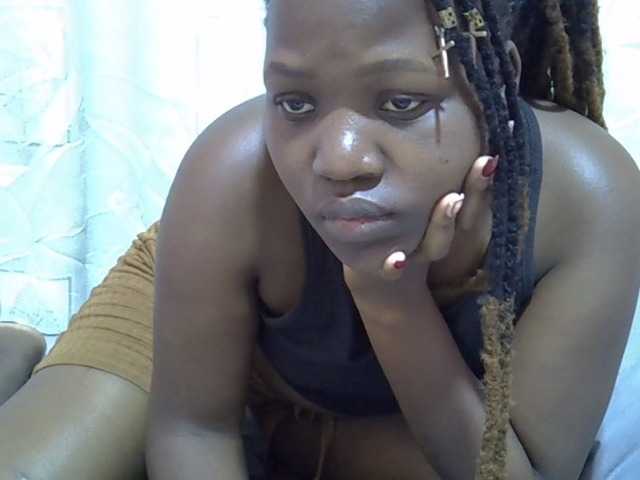 Candylily1, en directo ahora en BongaCams