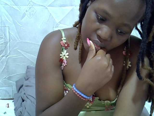 Candylily1 live cam on BongaCams