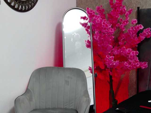 LuisaBrox live cam on BongaCams