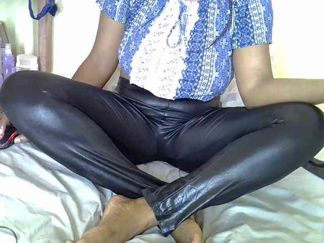Petitegirl43 webcam