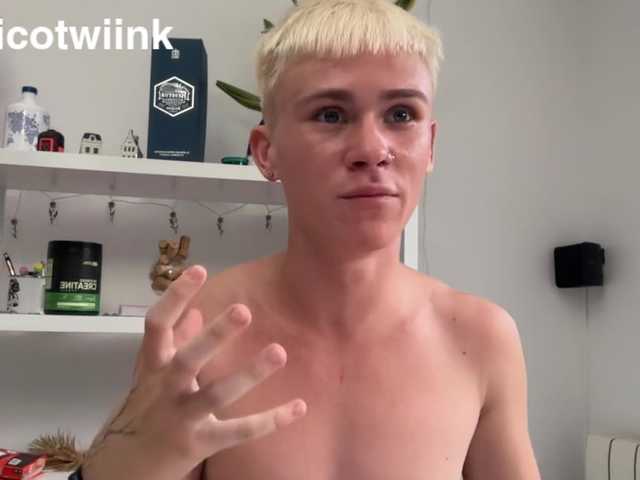twiinknico live webcam show