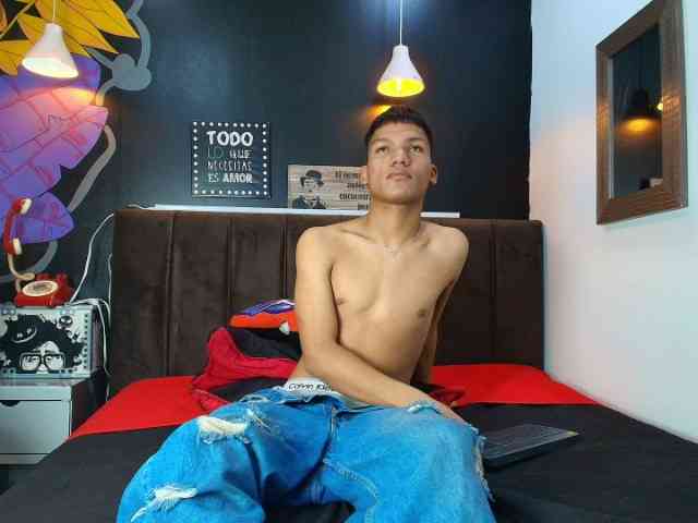 KirosSinclair Sex Cam Show