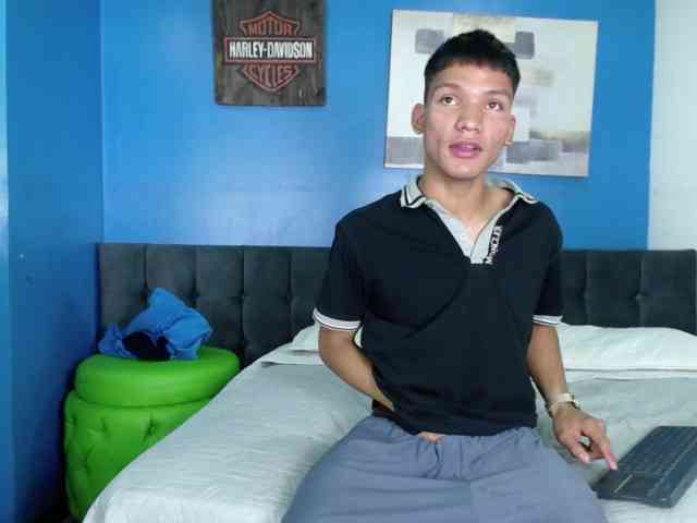 KirosSinclair Sex Cam Show