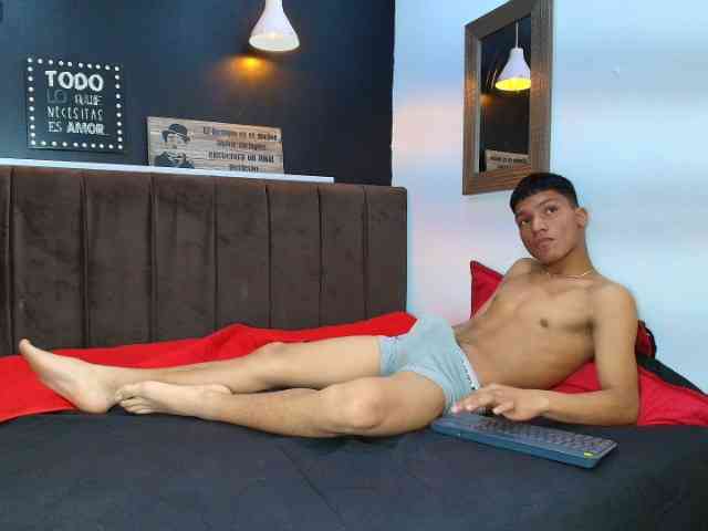 KirosSinclair Sex Cam Show