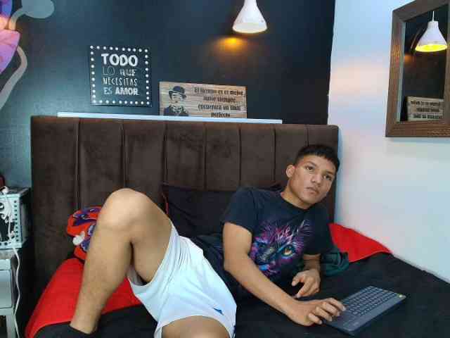 KirosSinclair Sex Cam Show