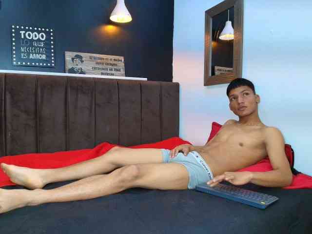 KirosSinclair Sex Cam Show