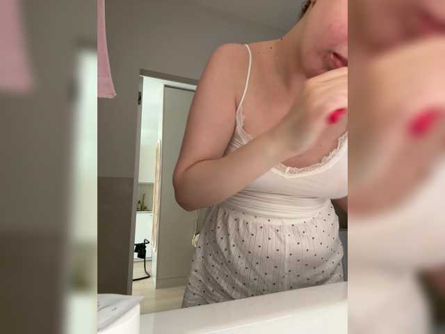 YourDreamWoman live webcam show
