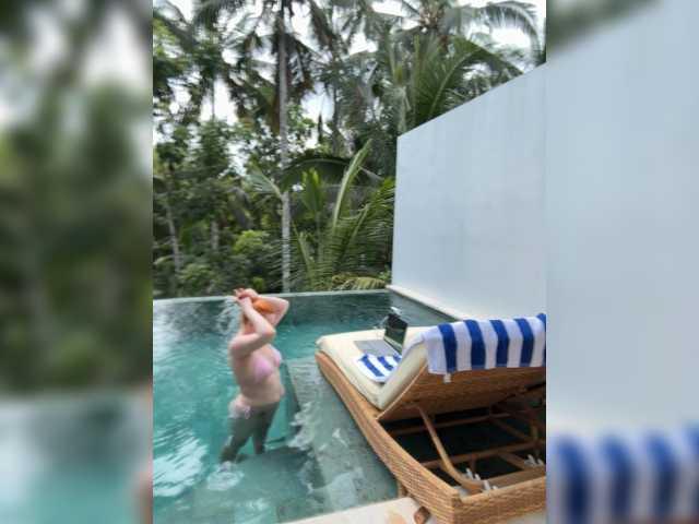 YourDreamWoman live cam preview